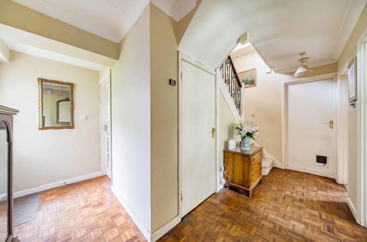 Bourne Way, Woking, GU22, photo 17