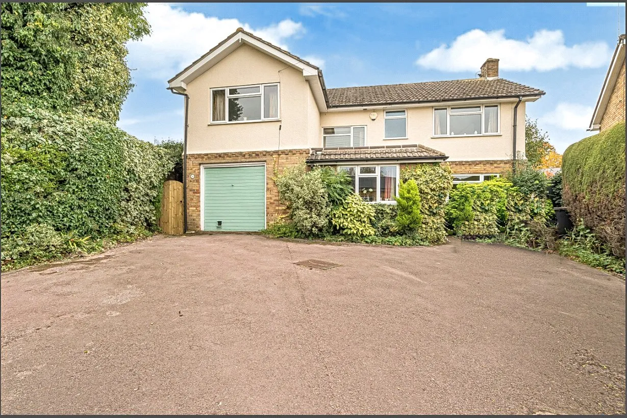 4 bed house for sale, Bourne Way, Woking, GU22