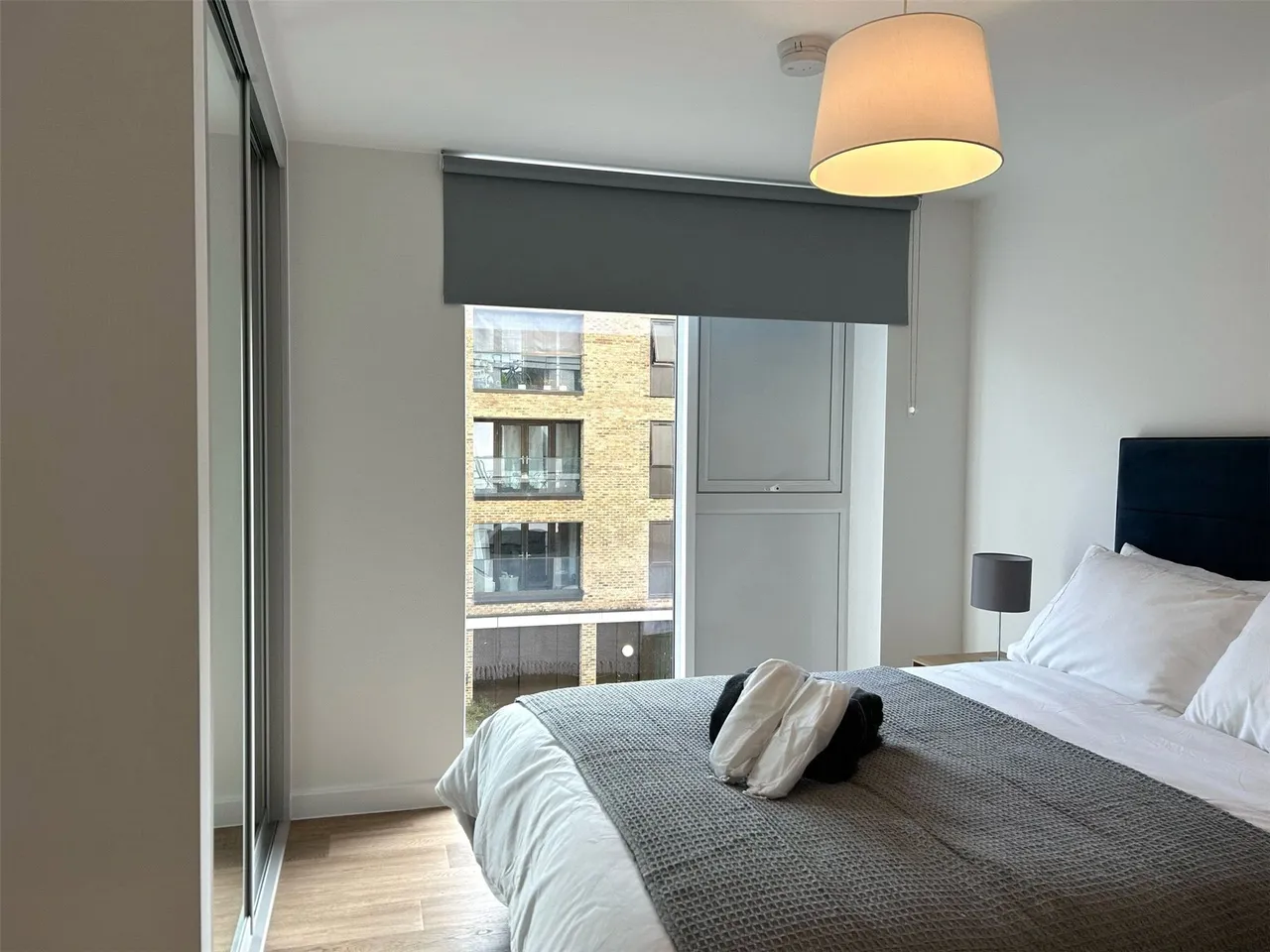 2 bed flat to rent — Leaping Birds Rise, Walton-on-Thames, Surrey, KT12