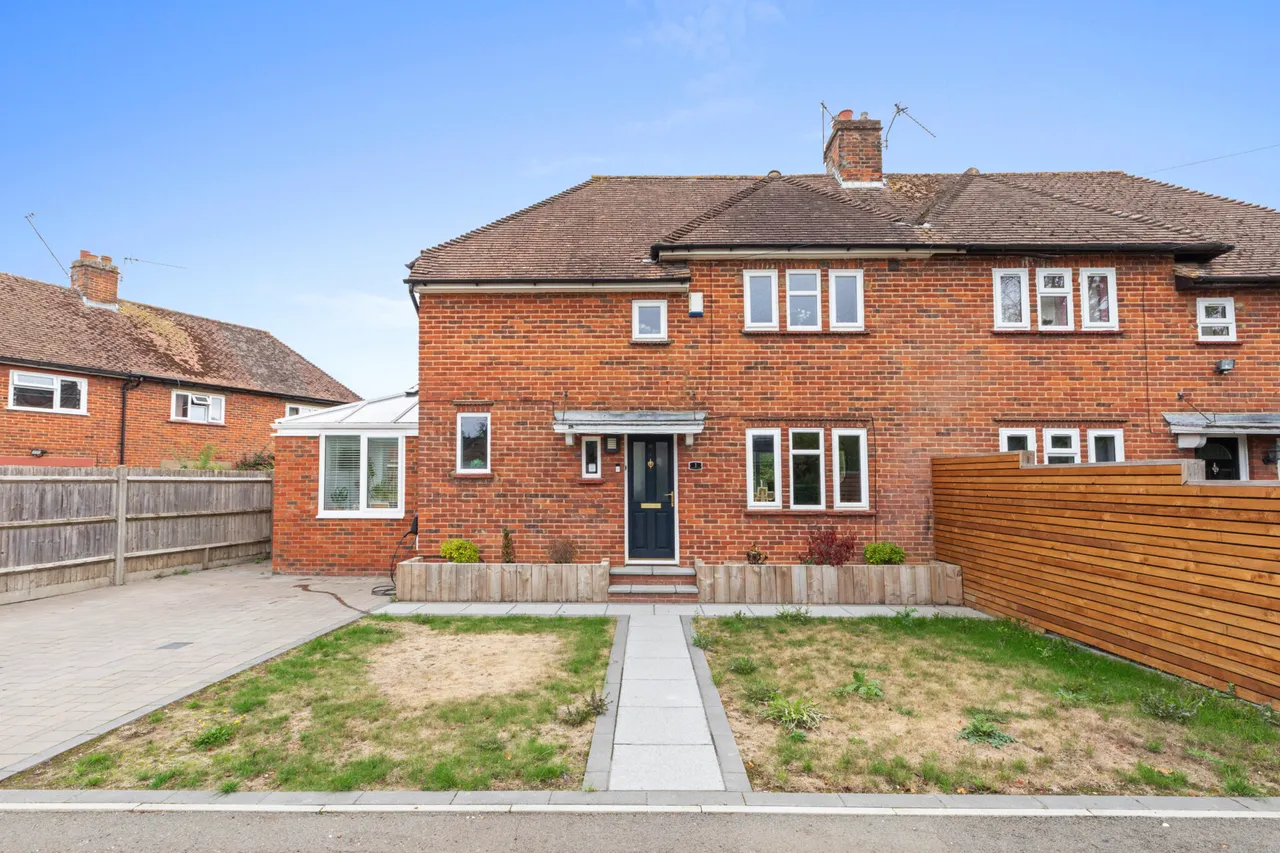 2 bed house for sale, Meadow Lane, Beaconsfield, HP9