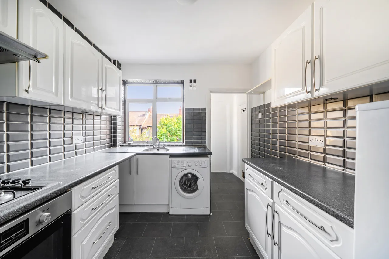 Whitton Avenue West, Northolt, UB5, photo 13