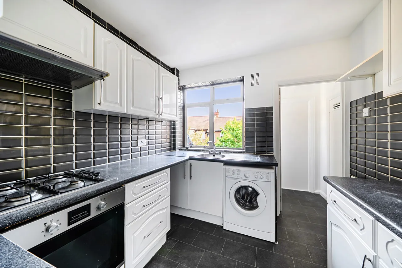 Whitton Avenue West, Northolt, UB5, photo 5