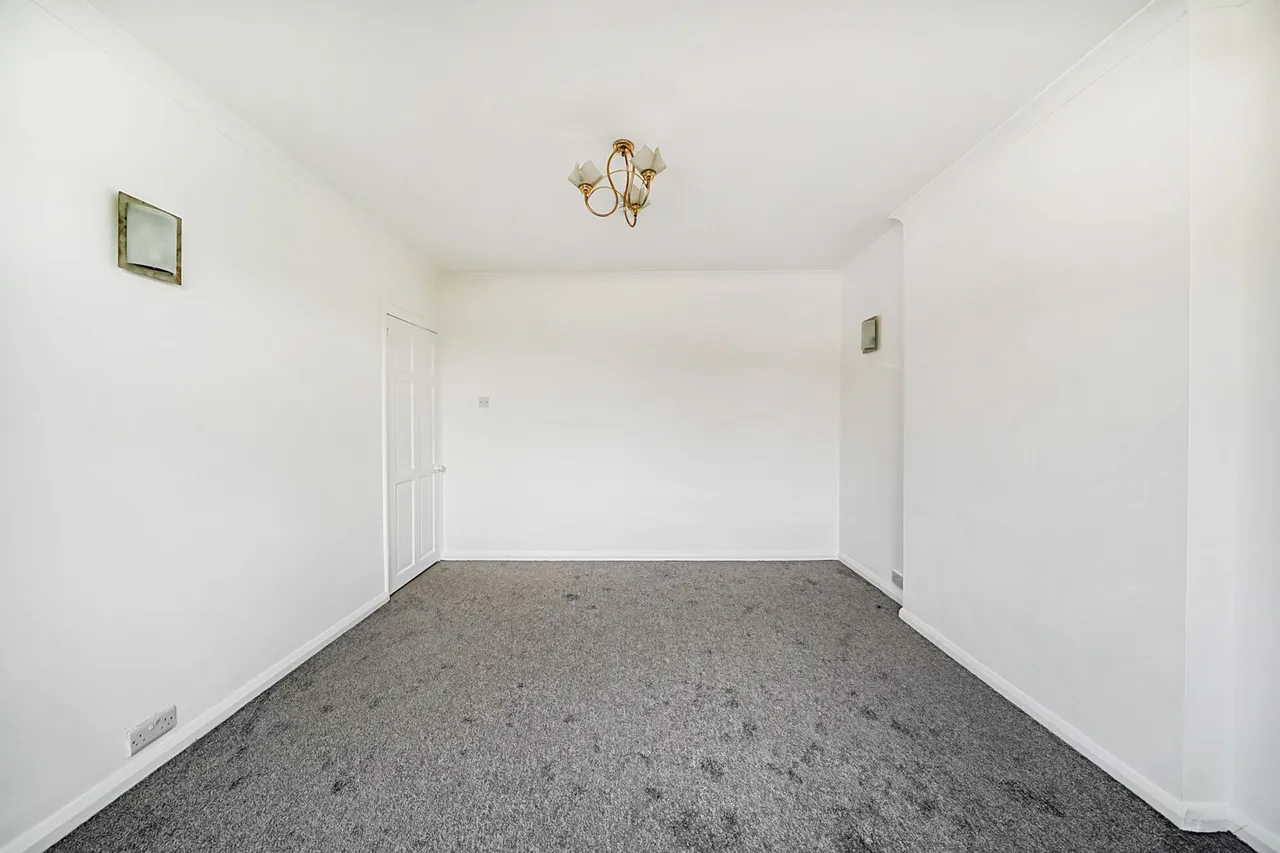Whitton Avenue West, Northolt, UB5, photo 17