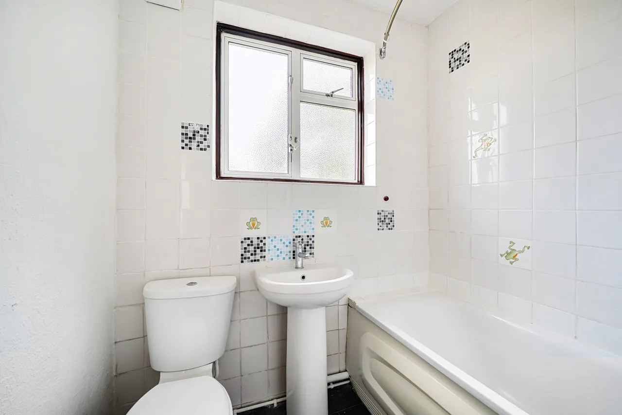 Whitton Avenue West, Northolt, UB5, photo 8