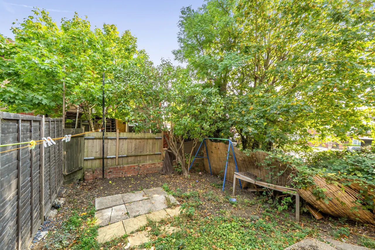 Whitton Avenue West, Northolt, UB5, photo 9