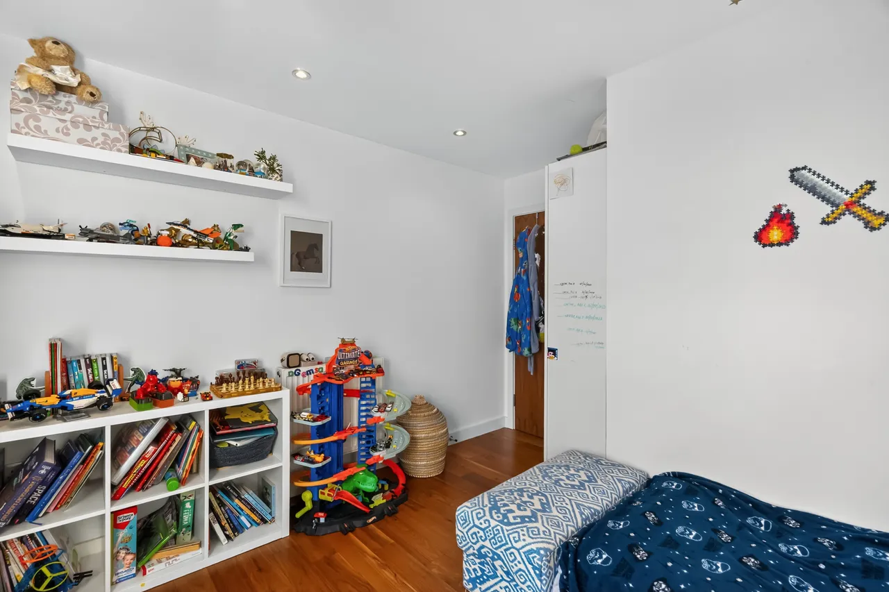 Queens Road West, London, E13, photo 15