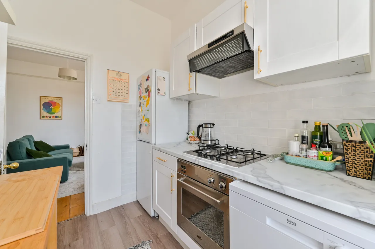 64a Primrose Mansions, Prince of Wales Drive, London, photo 5