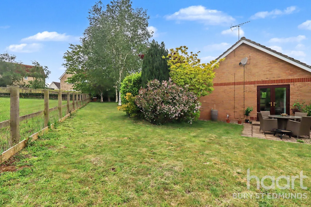 Field Close, Drinkstone, IP30, photo 17