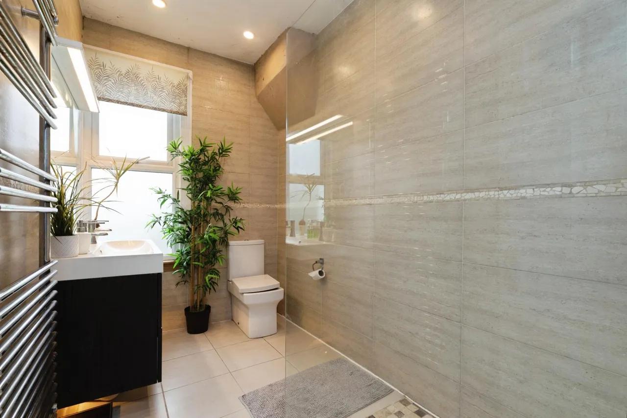 Salop Road, London, E17, photo 14