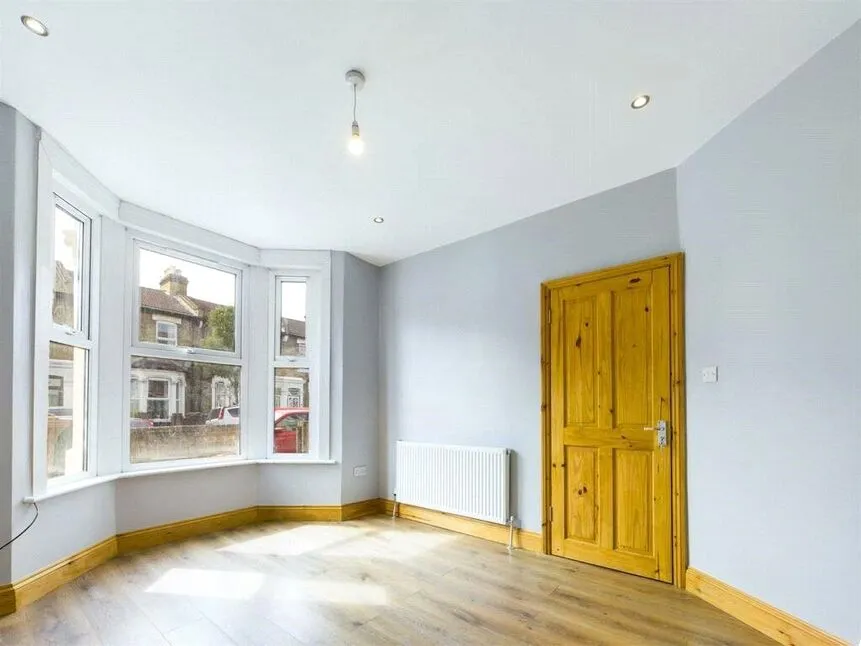 Melbourne Road, London, E10, photo 3