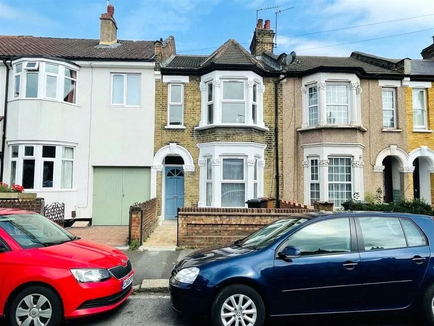 3 bed house for sale, Melbourne Road, London, E10