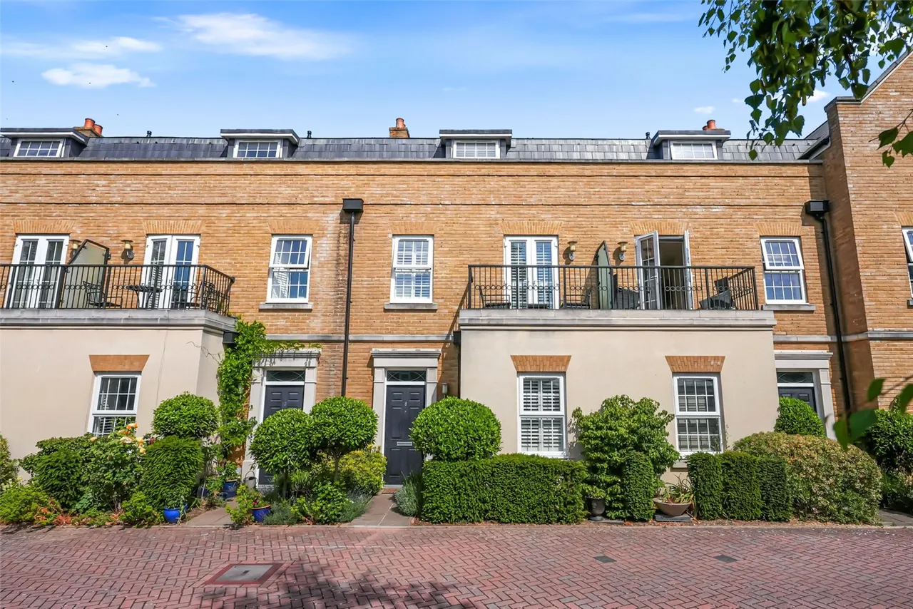 4 bed house for sale — Lendy Place, Lower Sunbury, TW16 6BB
