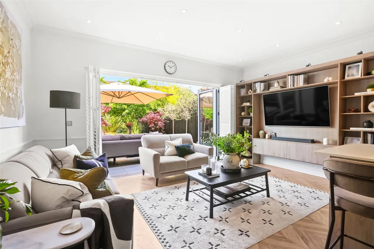 Lendy Place, Lower Sunbury, TW16 6BB, photo 6