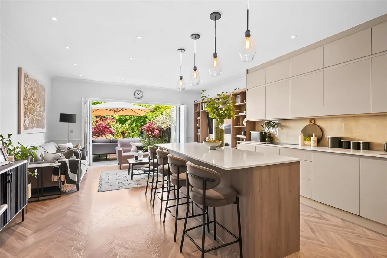 Lendy Place, Lower Sunbury, TW16 6BB, photo 3
