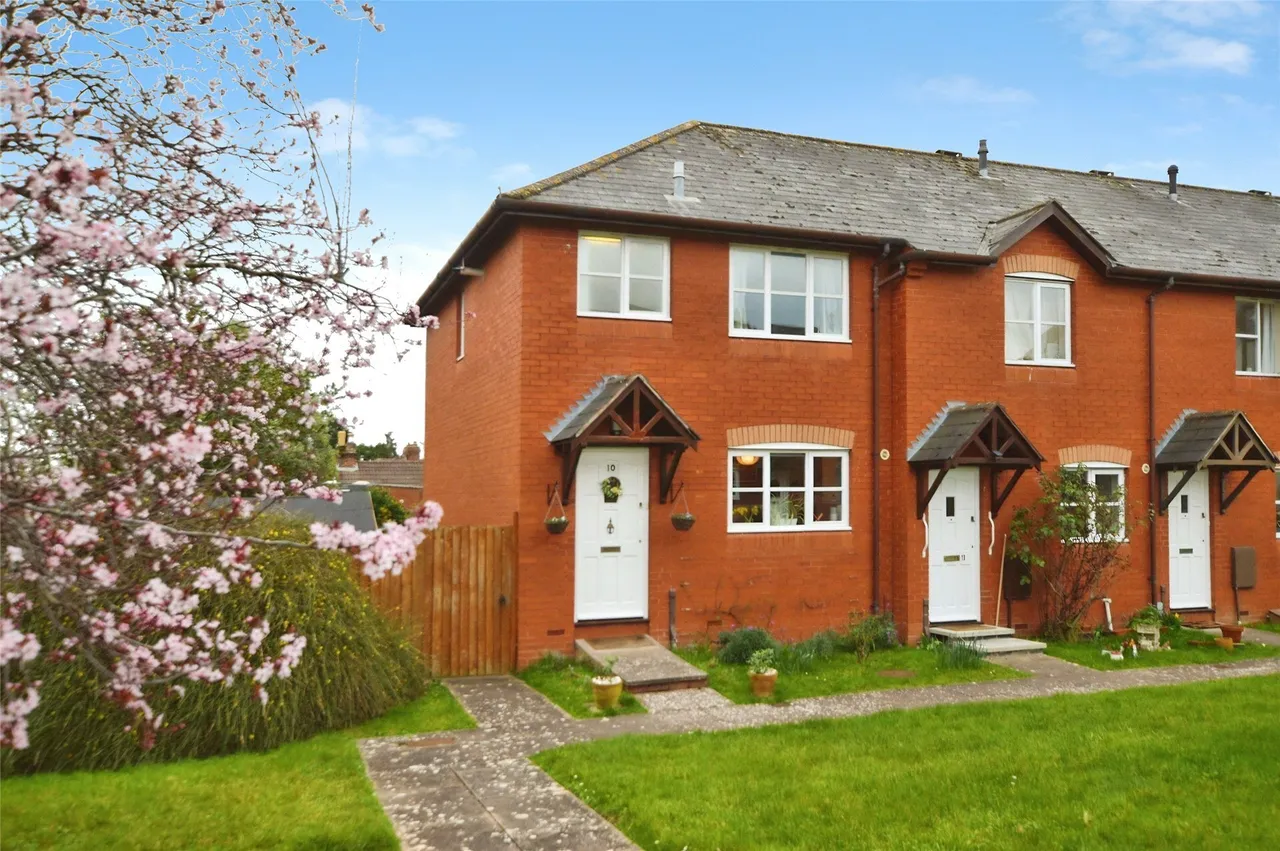 3 bed property for sale — Vyvyan Court, Fore Street, Heavitree, Exeter, EX1