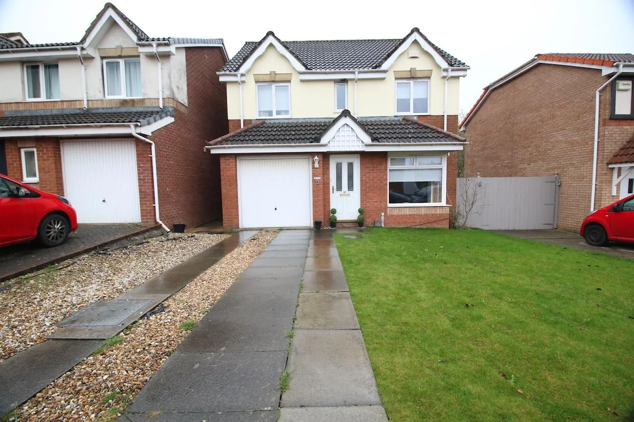 4 bed house for sale — Glentanar Drive, Moodiesburn, G69 0HW
