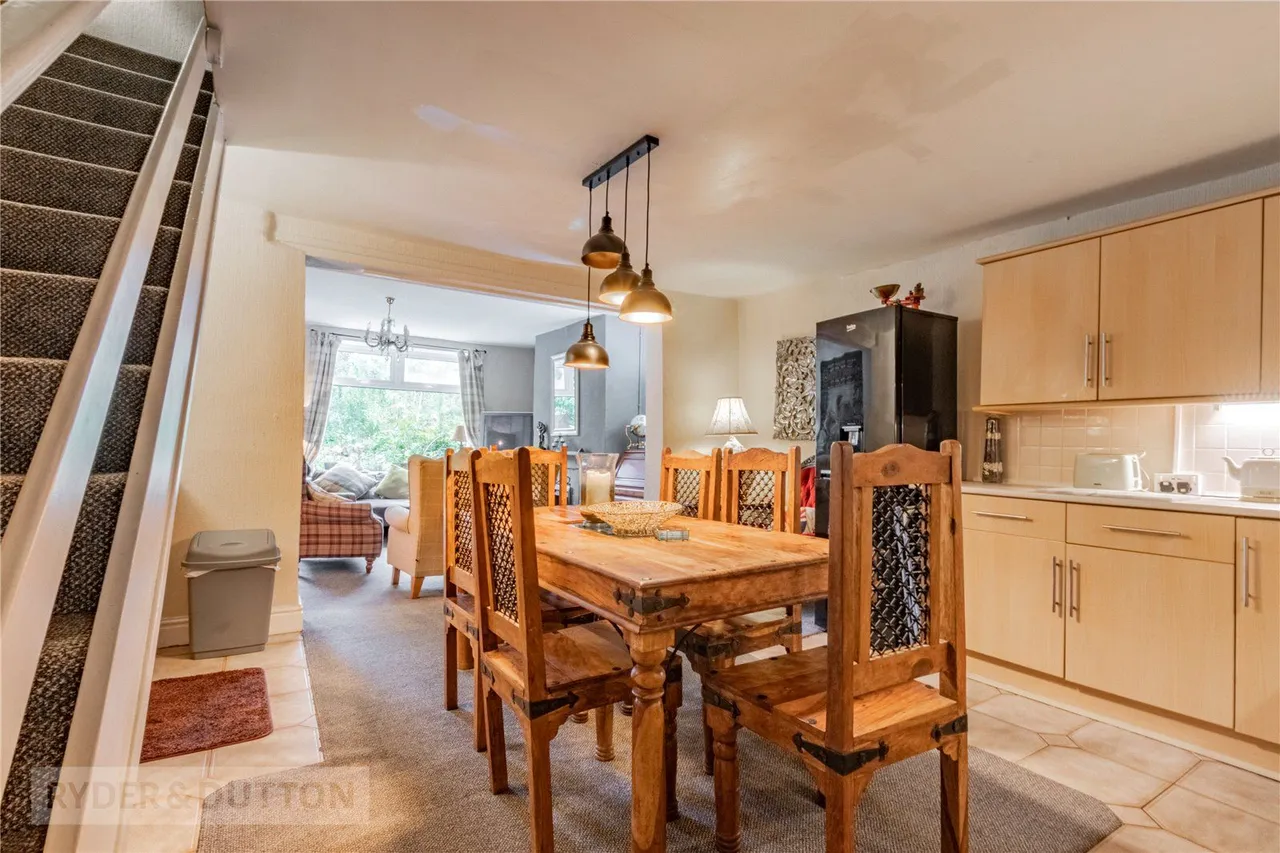 Chew Valley Road, Greenfield, OL3, photo 6