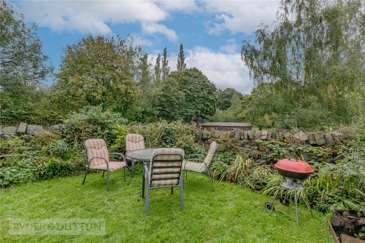 Chew Valley Road, Greenfield, OL3, photo 13