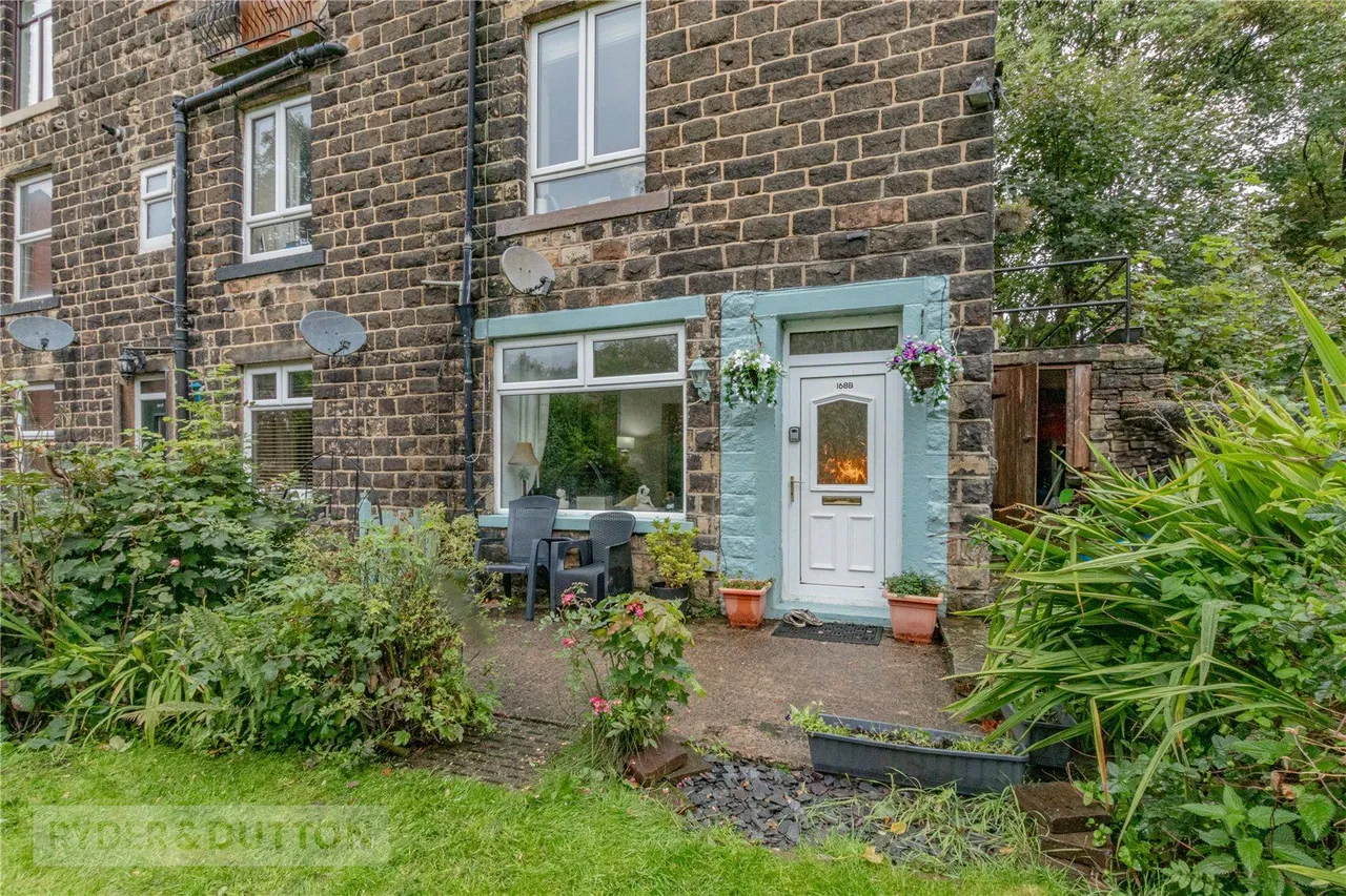 Chew Valley Road, Greenfield, OL3, photo 14