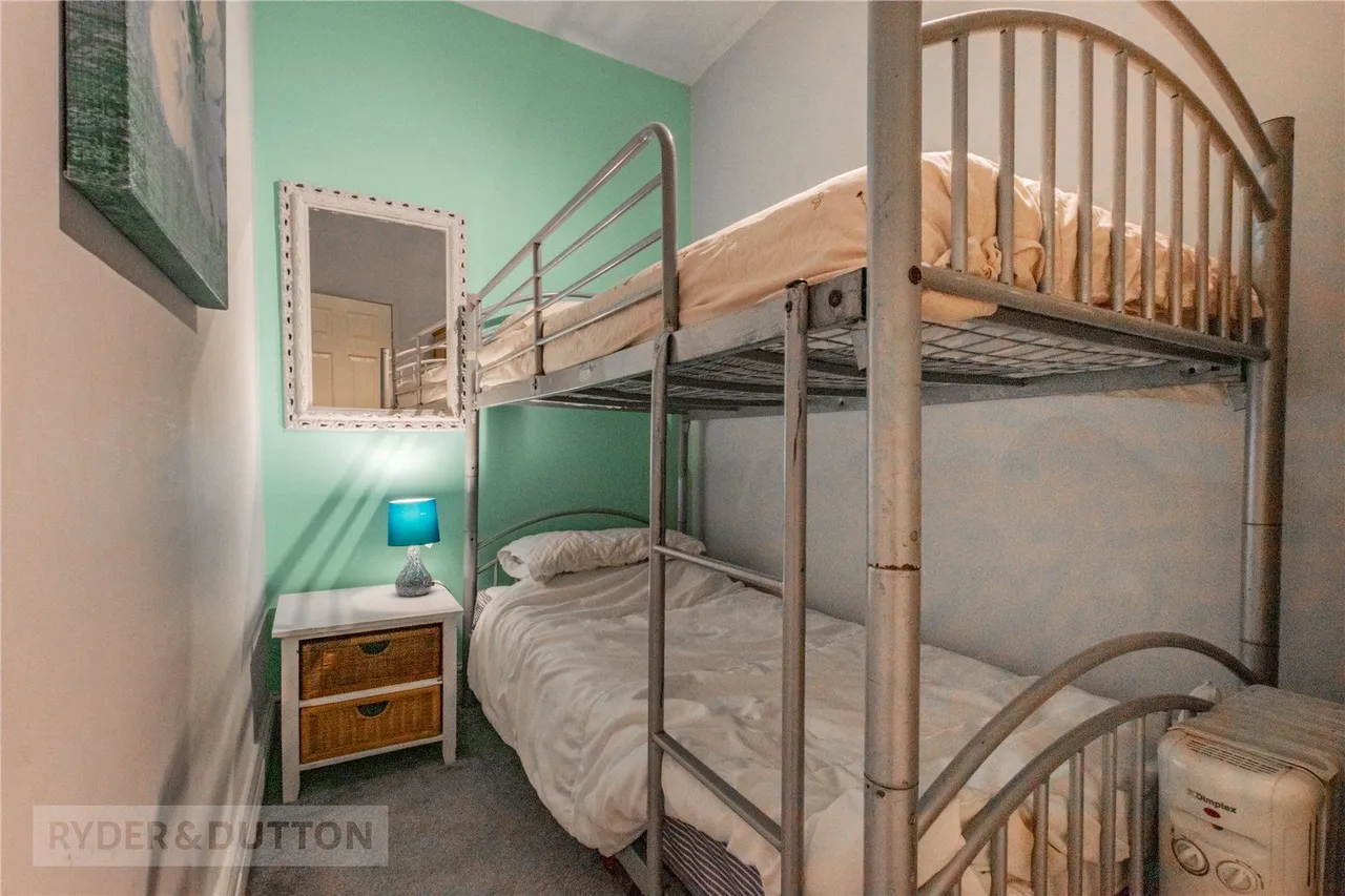 Chew Valley Road, Greenfield, OL3, photo 12