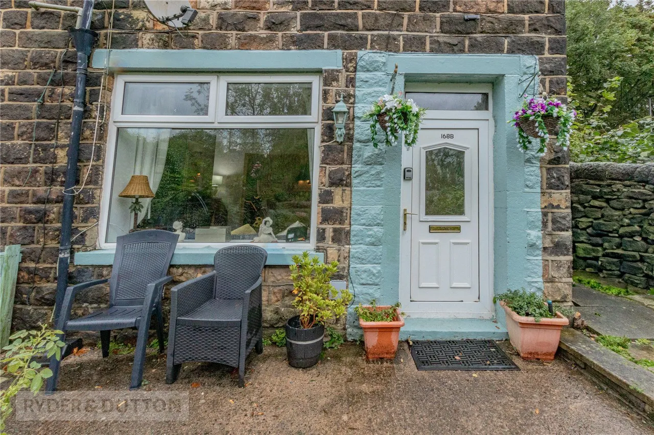 Chew Valley Road, Greenfield, OL3, photo 15