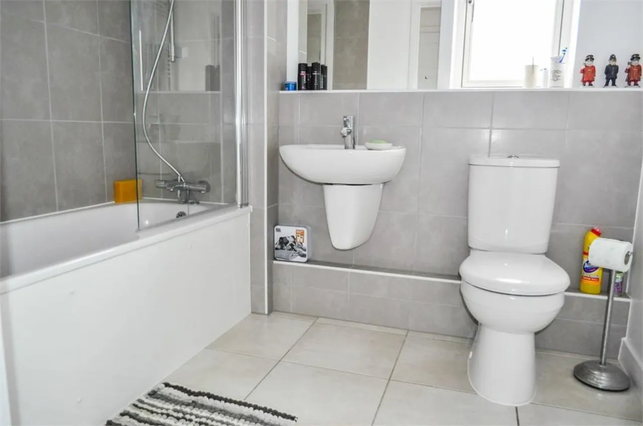 Clifton Hatch, Harlow, CM18, photo 10