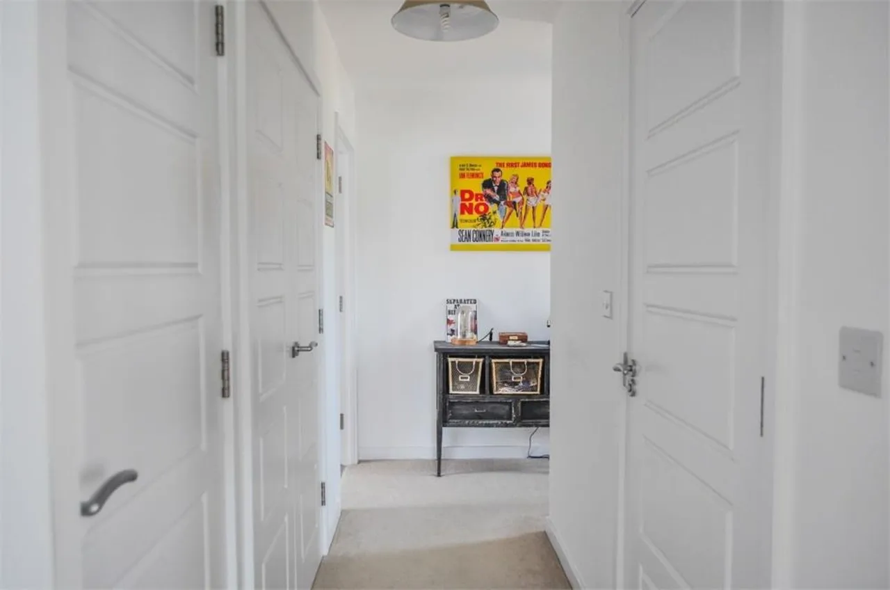 Clifton Hatch, Harlow, CM18, photo 9