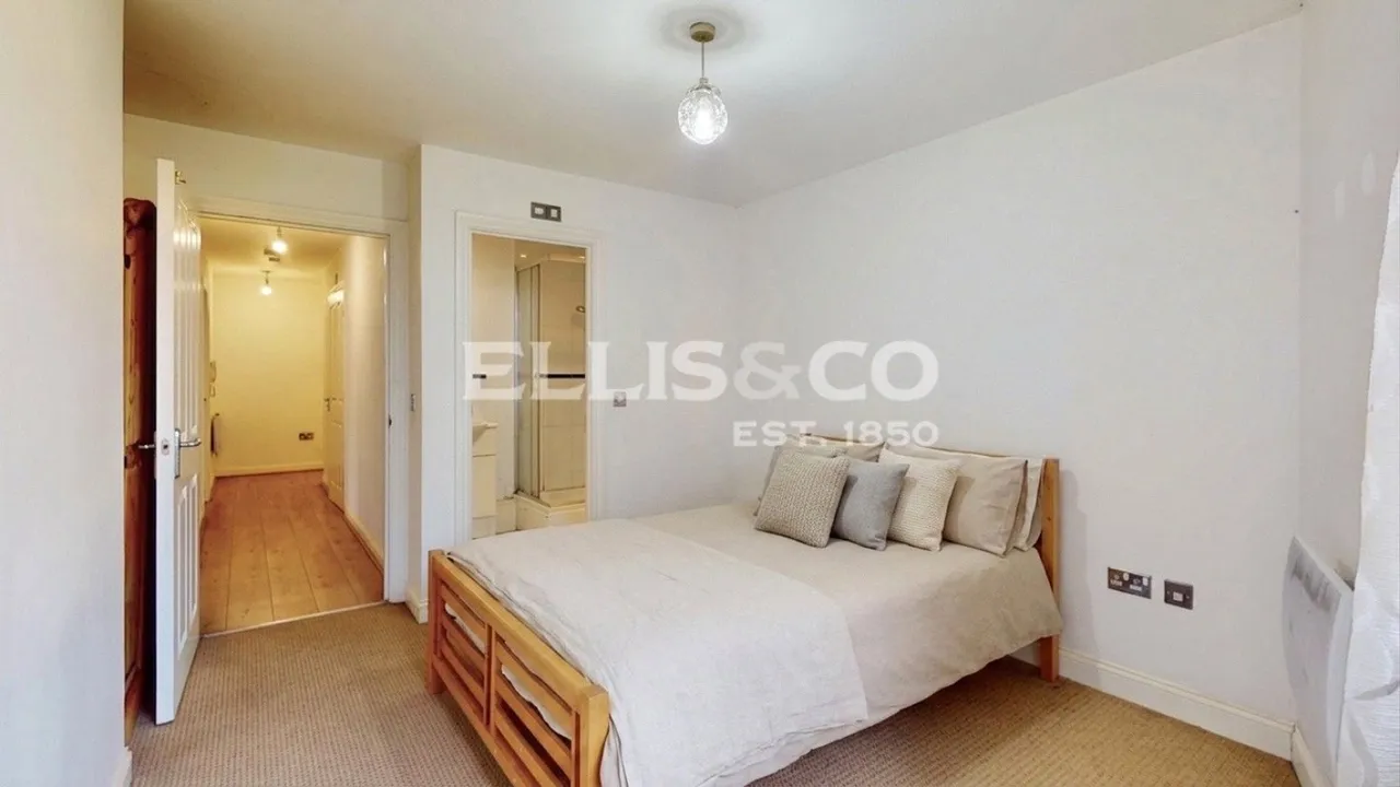 King George Crescent, Wembley, HA0, photo 12