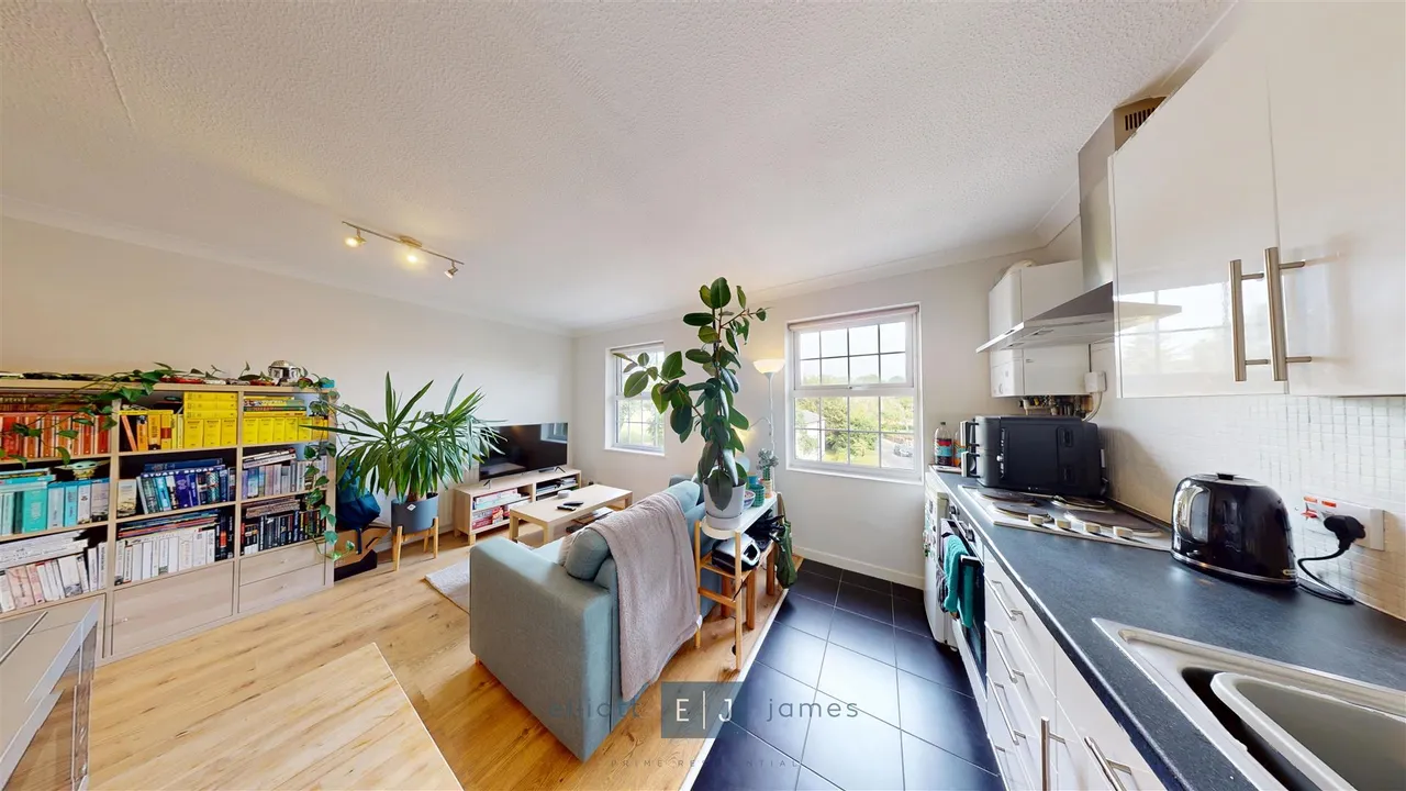 High Road, Loughton, IG10, photo 4