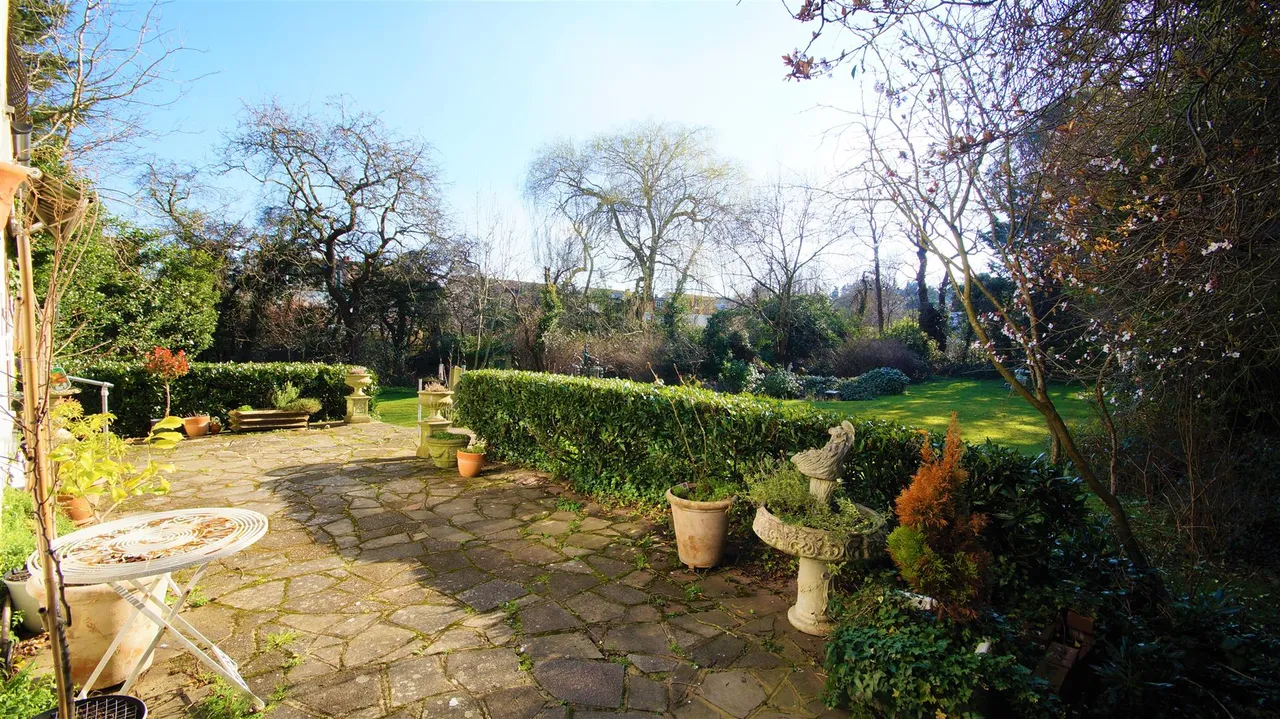 Algers Road, Loughton, photo 9