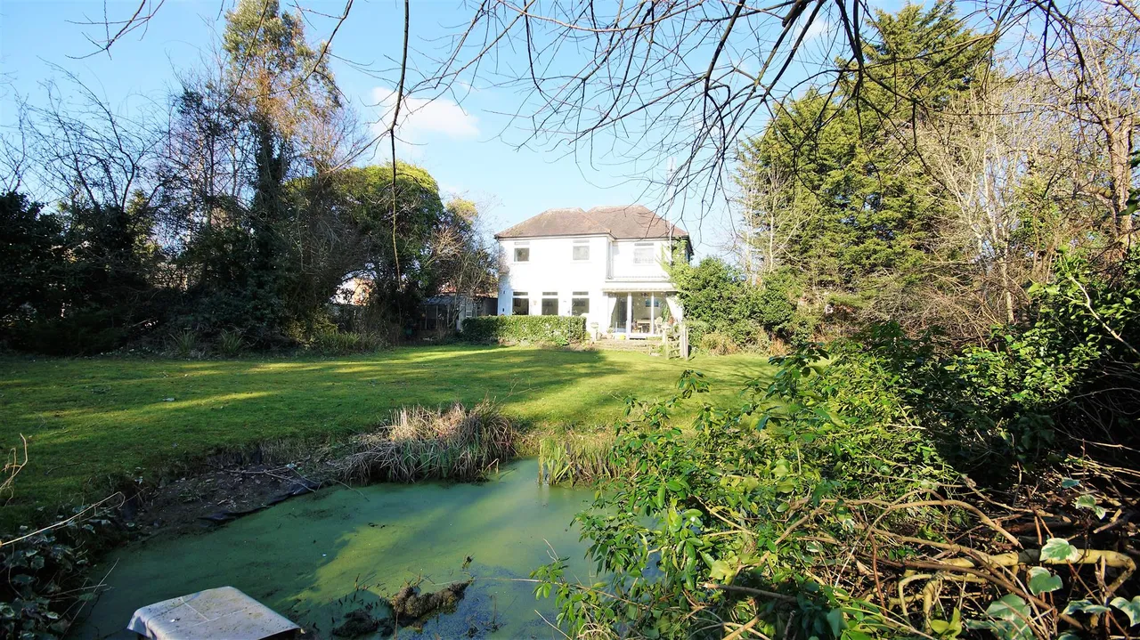 Algers Road, Loughton, photo 5