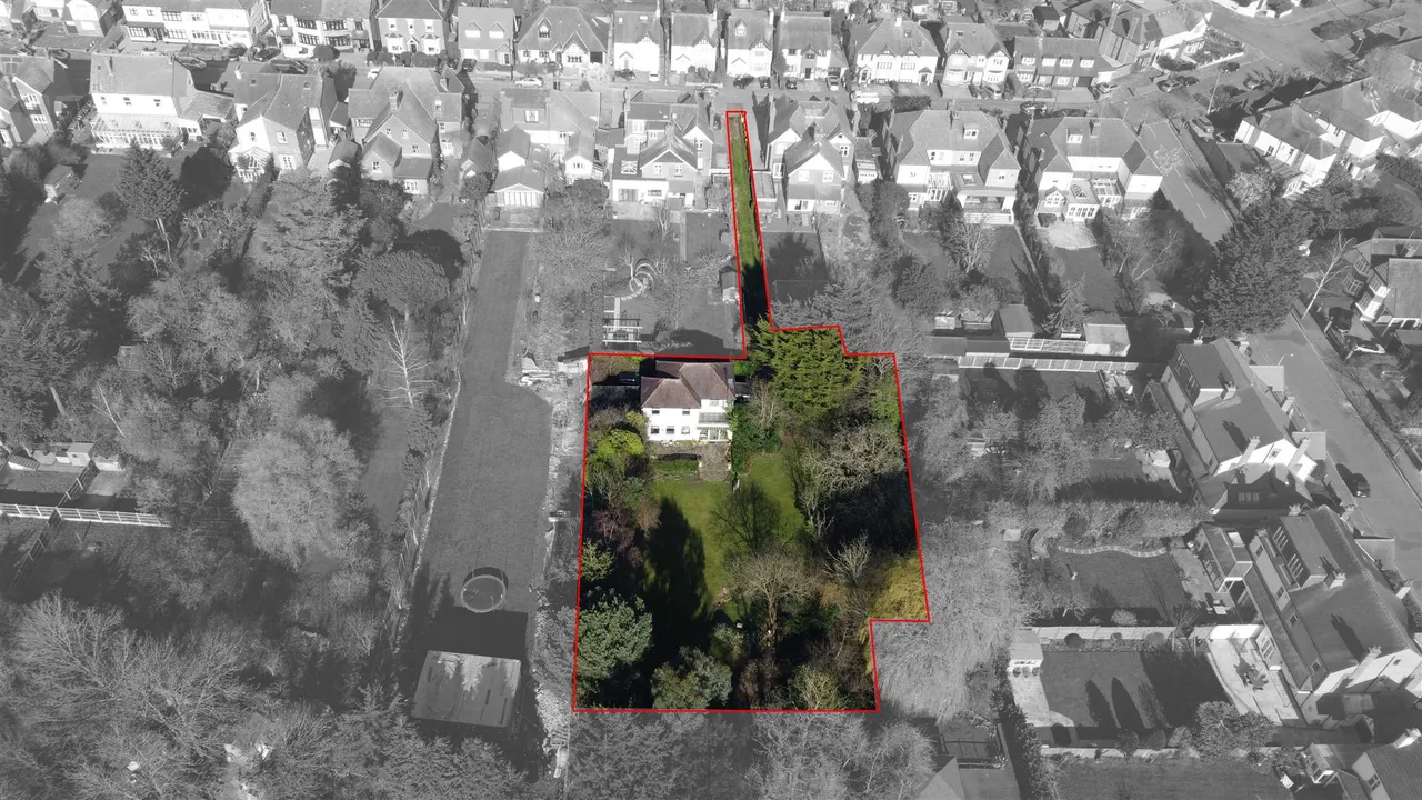 Algers Road, Loughton, photo 2