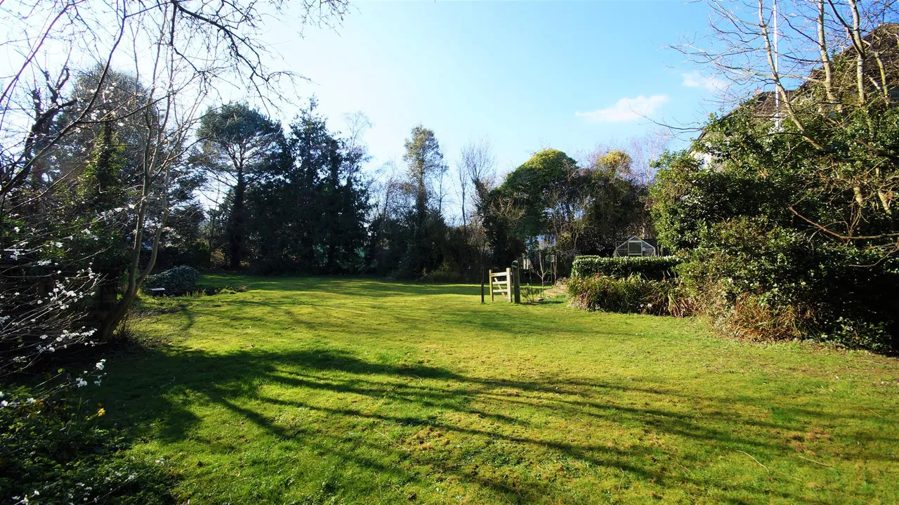 Algers Road, Loughton, photo 10