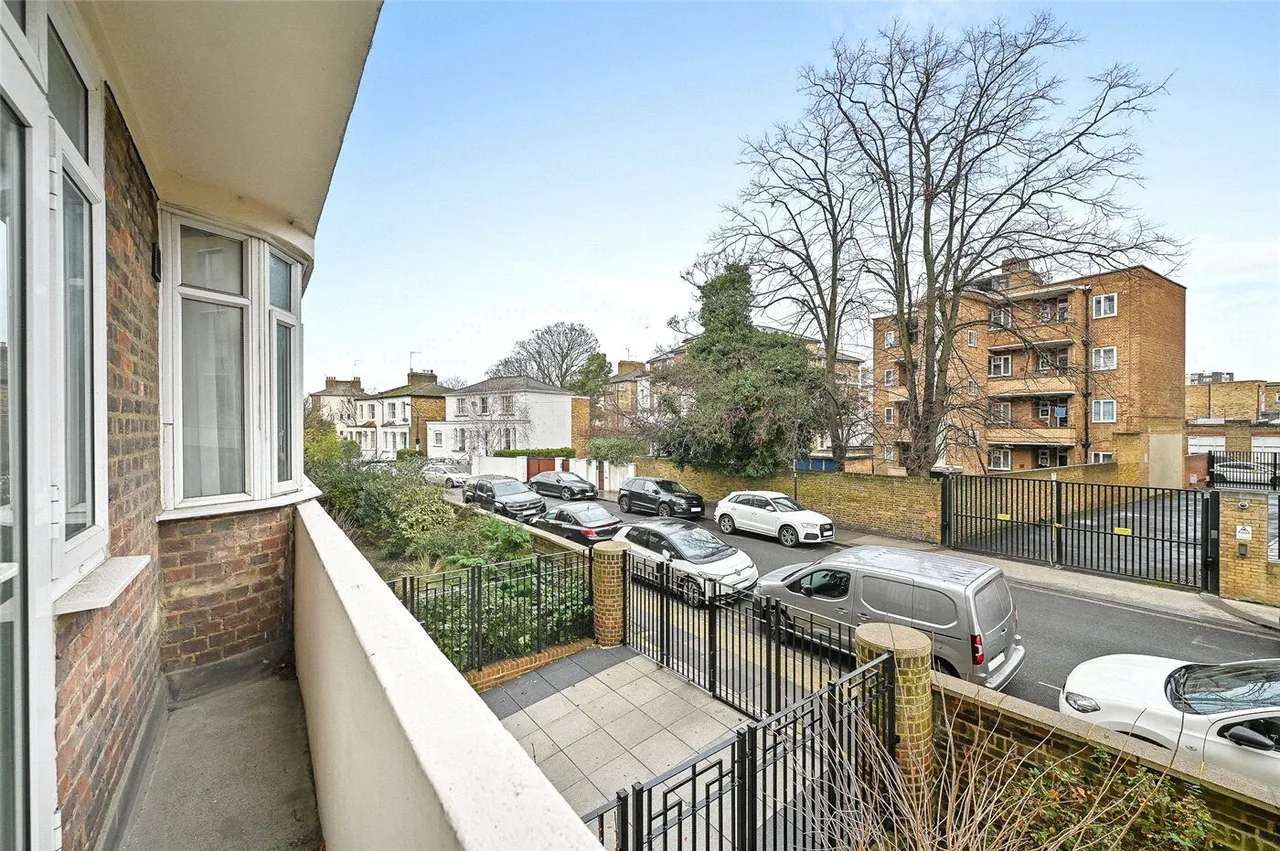 Goldhawk Road, London, W12, photo 3