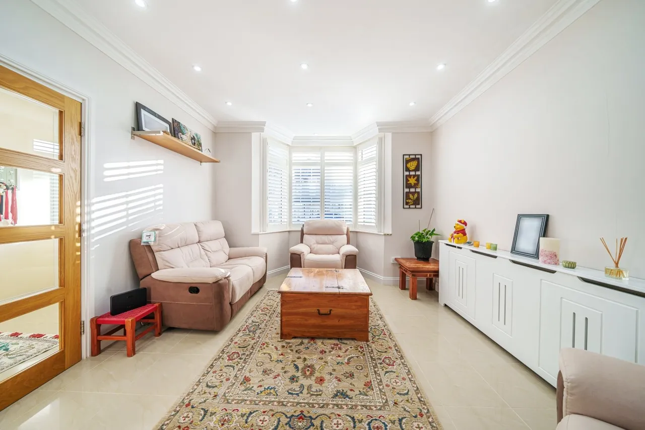 St. James's Road, DA11, photo 20