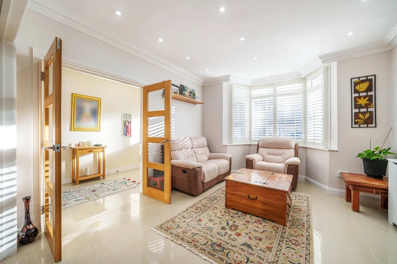 St. James's Road, DA11, photo 16