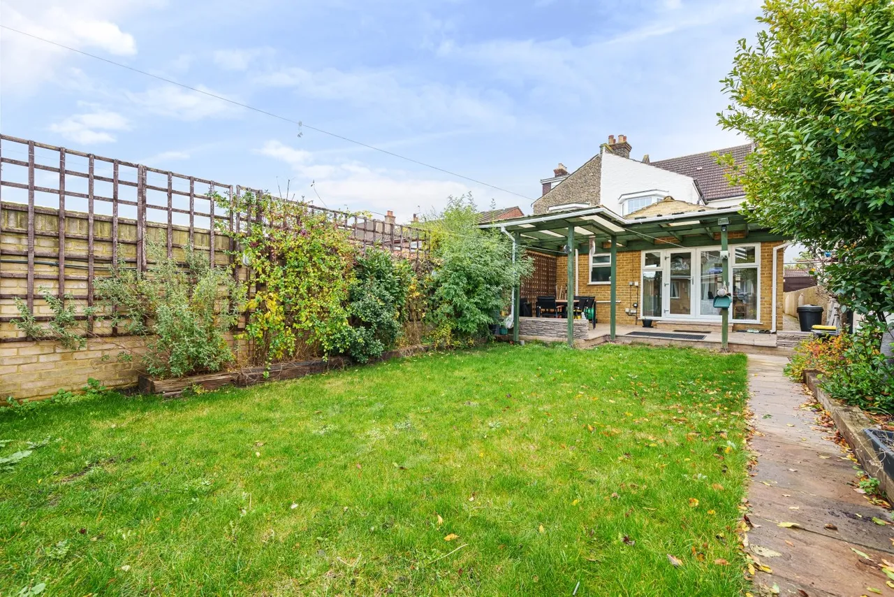 St. James's Road, DA11, photo 2