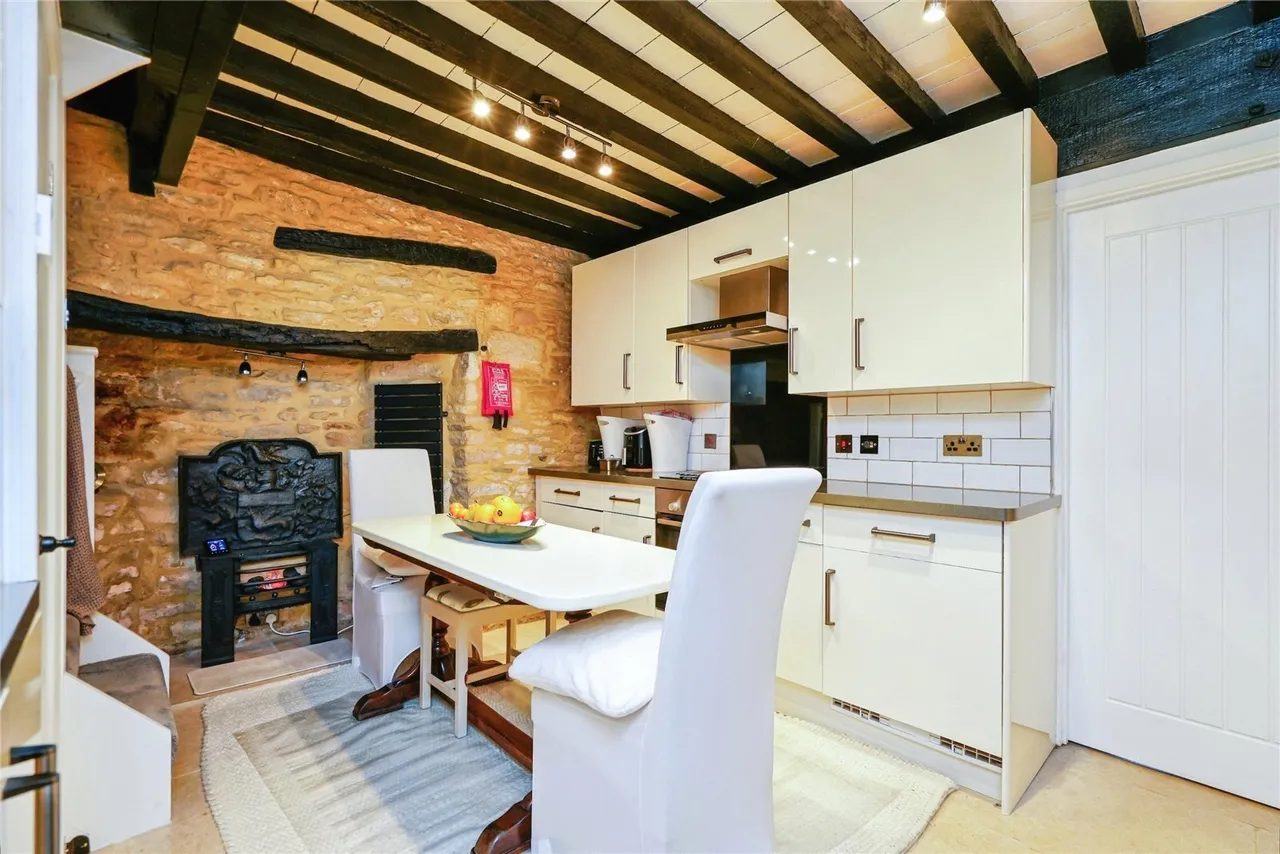 High Street, Burford, OX18, photo 10