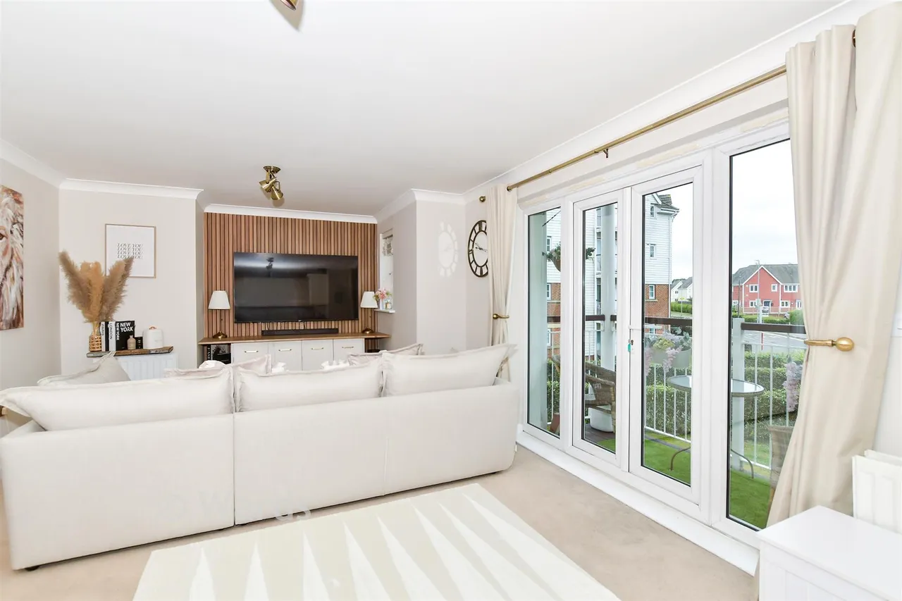 Ingram Close, Larkfield, ME20, photo 2