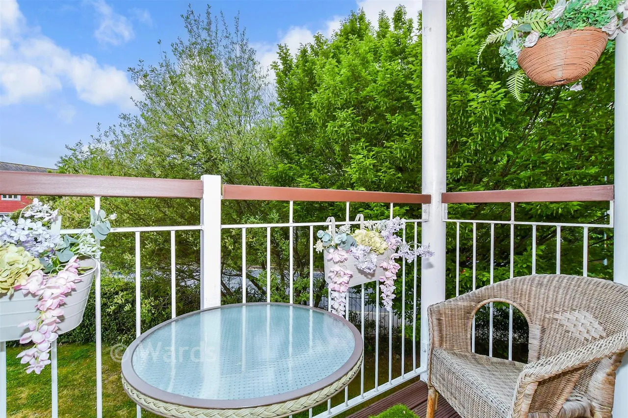 Ingram Close, Larkfield, ME20, photo 10