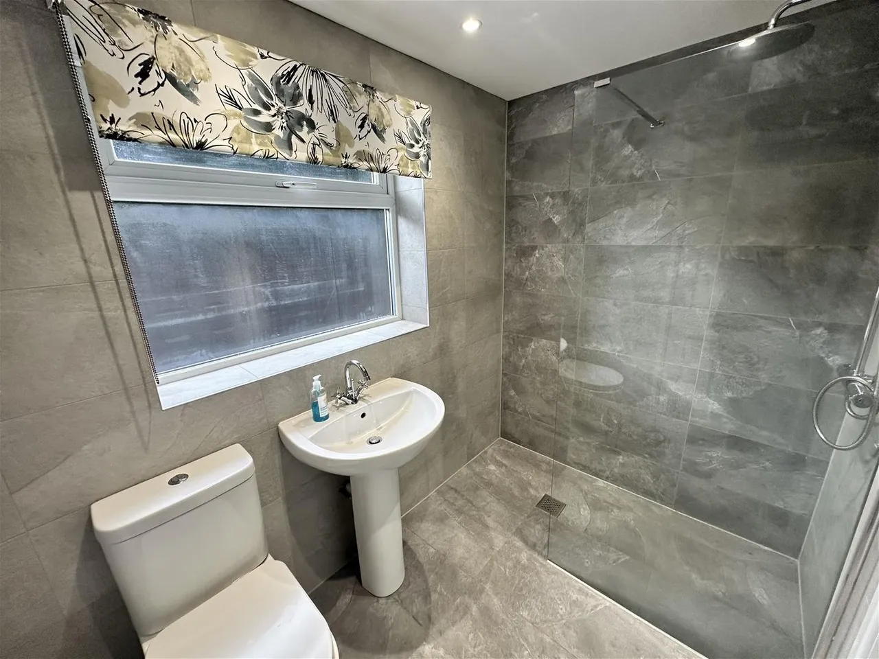 Wellington Road Timperley, Altrincham WA15 7RH, photo 4