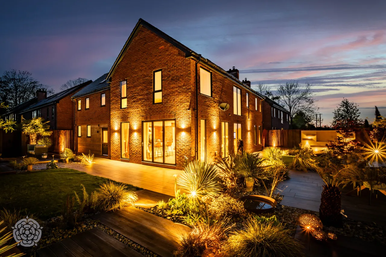 5 bed house for sale — The Old Courtyard Culcheth Hall Drive, Culcheth, Warrington, WA3 4PU