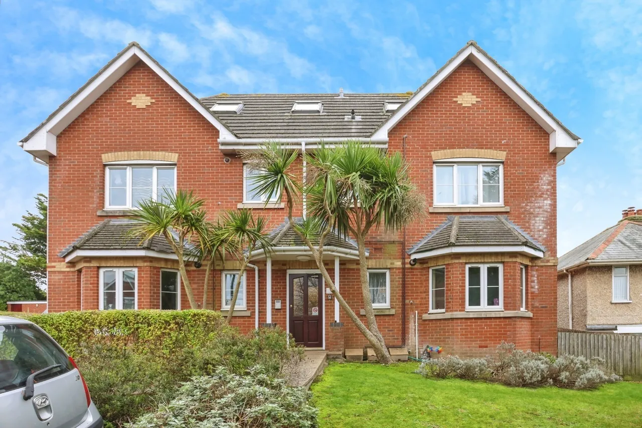 2 bed flat for sale, Albert Road, Poole, BH12