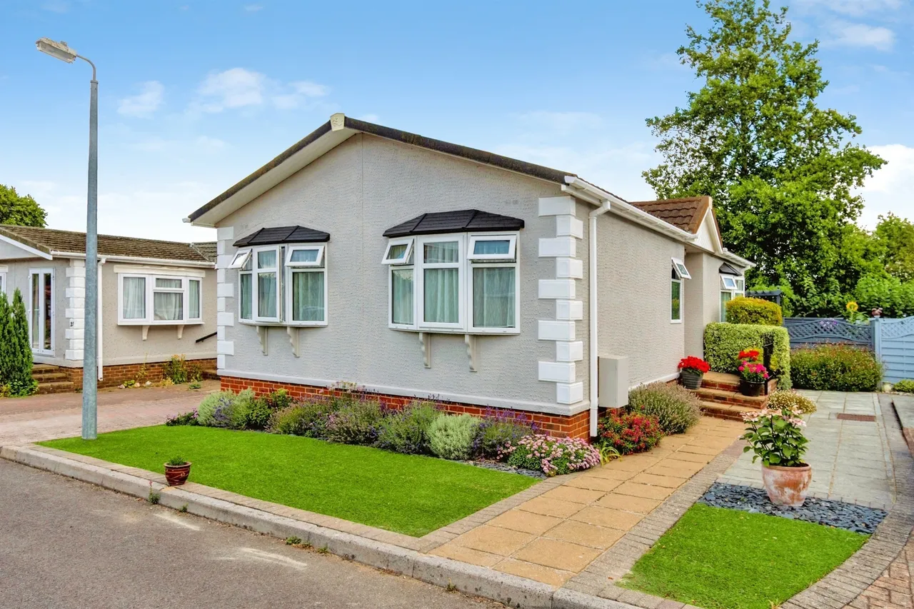 2 bed park home for sale — Alresford Road, Winchester