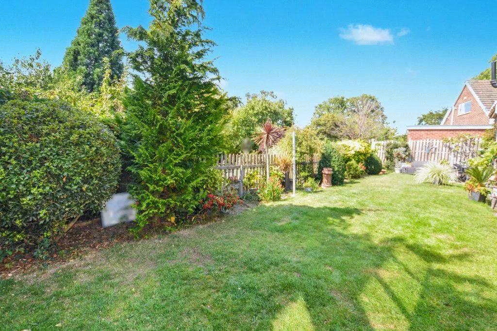Pinders Grove, Wakefield, WF1, photo 12