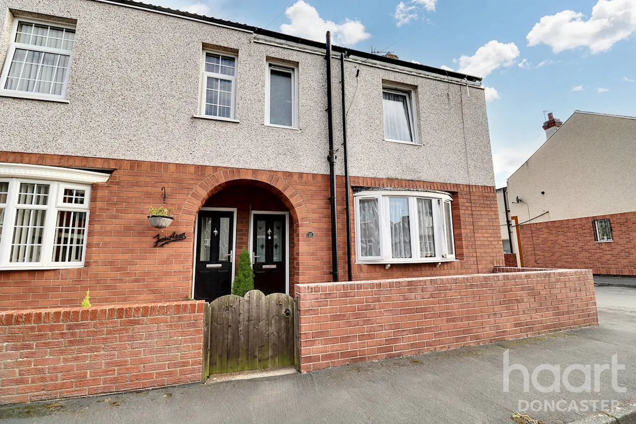 2 bed house for sale, Kings Terrace, Askern, DN6