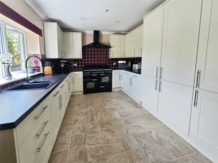 Princes Road, Freshwater, PO40, photo 5