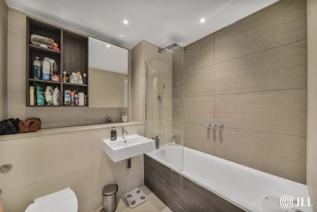 Barley Lane, London, E15, photo 8