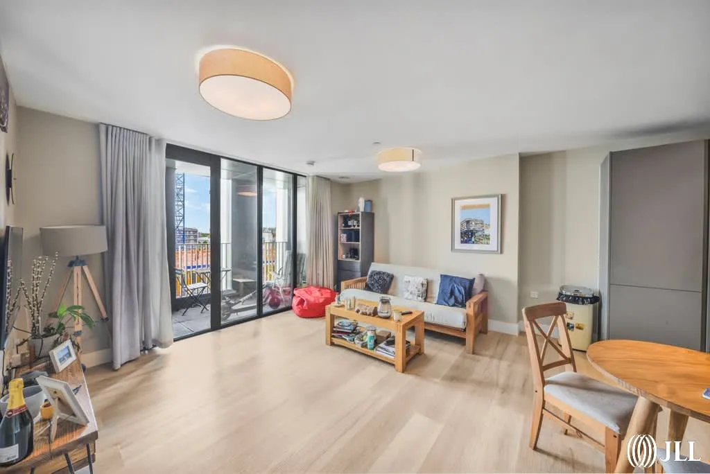 1 bed flat for sale, Barley Lane, London, E15