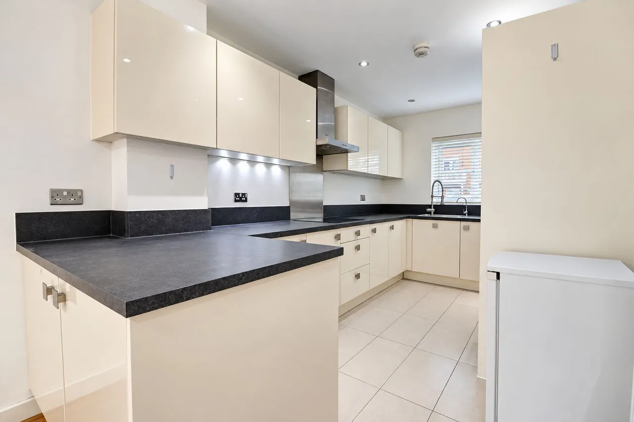 Chequers Avenue, High Wycombe, HP11, photo 12